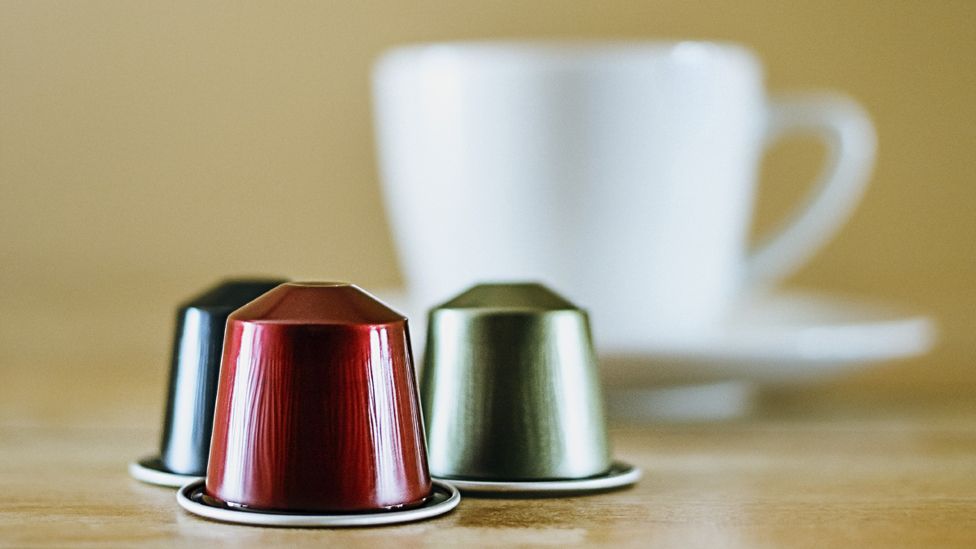 O que fazer com capsulas de café vazias: Ideias criativas para presentes